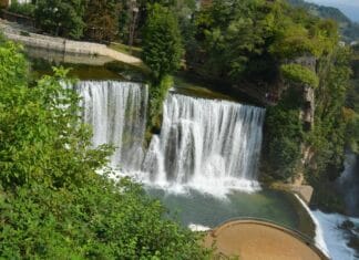 How to Divide Land Won in War